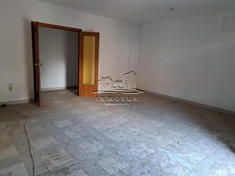Foto 567924d3-6e35-4e66-a1e6-917f06a0f4c1. Piso en San Francisco piso muy céntrico en zona calle San Francisco. cuenta con recibidor, un espacioso salóncomedor con dos balcones a la calle, cocina en Lucena