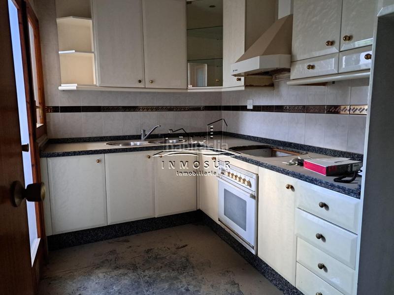 Foto 77b182b9-b829-4870-a891-7d61293b8c29. Piso en San Francisco piso muy céntrico en zona calle San Francisco. cuenta con recibidor, un espacioso salóncomedor con dos balcones a la calle, cocina en Lucena