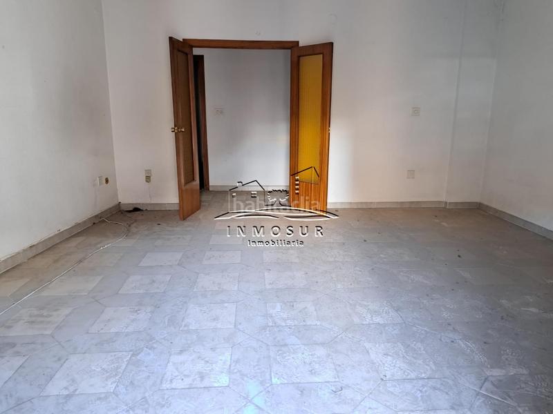 Foto b02375aa-752f-4551-8b61-ae94509c8841. Piso en San Francisco piso muy céntrico en zona calle San Francisco. cuenta con recibidor, un espacioso salóncomedor con dos balcones a la calle, cocina en Lucena