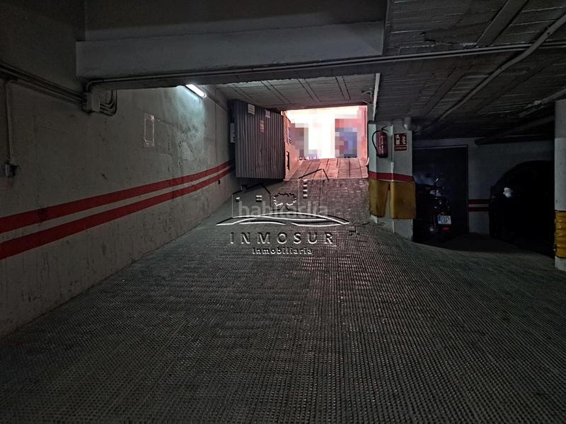 Foto cf385624-16e2-4044-9173-8c071a6ed8cf. Parking voiture dans Las Tinajerías - Juderías Lucena