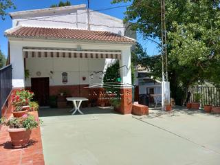 Casa a Rute. Cortijo en zona zambra. cuenta con una finca de olivar de 11.684