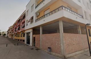 Locale commerciale in El Valle. Local comercial en zona plaza carlos cano. cuenta con una superf