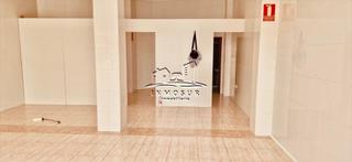Rent Business premise in El Carmen - La Barrera. Local comercial en zona plaza de la barrera. cuenta con una supe
