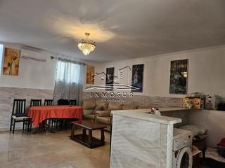 Casa a San Francisco. Casa en zona calle rute. cuenta con recibidor, salóncomedor, coc