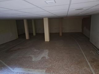 Lloguer Local Comercial a San Francisco. Local en planta sótano en zona calle molino
