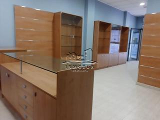 Local commercial à Las Tinajerías - Juderías. Local en zona calle ancha. cuenta con una superficie de 74 m2. d