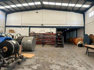 Rent Industrial building in Las Vegas - Campoaras. Nave en polígono industrial príncipe felipe. cuenta con una supe