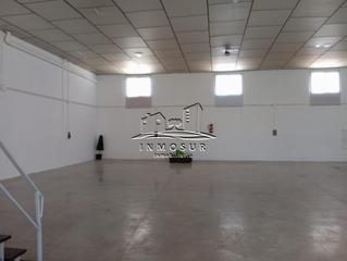 Nave industrial en San Francisco. Nave en zona camino de torremolinos. cuenta con una superficie d
