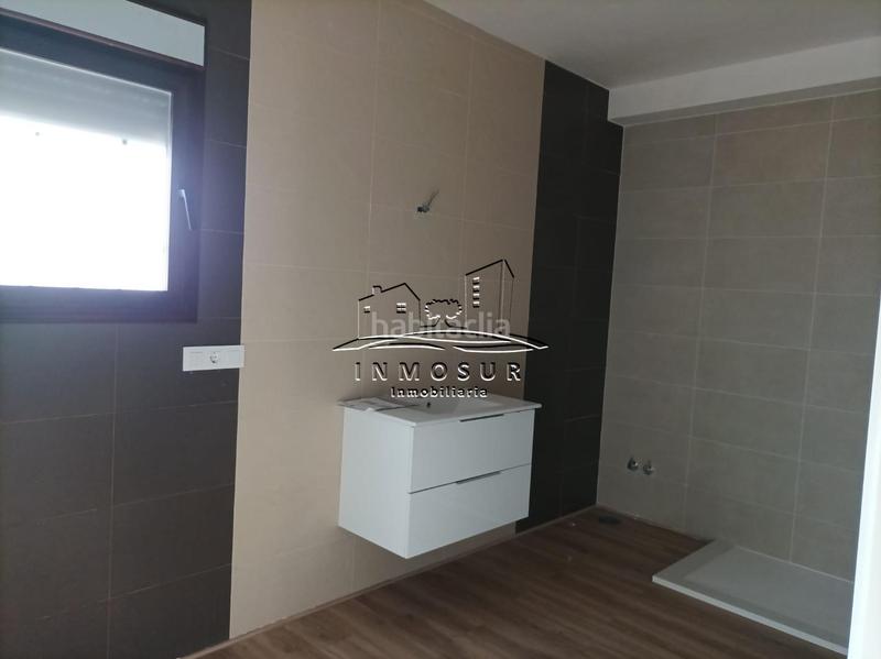 Foto ddc8c935-4e7c-4cd4-aef9-f9a9bdc3ba45. Casa adossada a El Carmen - La Barrera Lucena