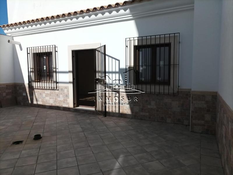 Foto e7814734-4e82-4b93-9377-52b29632e04a. Casa adossada a El Carmen - La Barrera Lucena