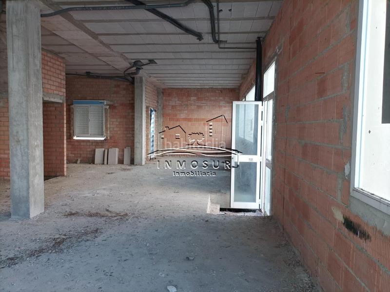 Foto 21bd167e-ad8a-4a12-b5dd-b5326732ad1e. Local comercial  en zona los polares. cuenta con una superficie construida de 218 m2. dispone de un sótano de 121 m2. y una planta en Lucena