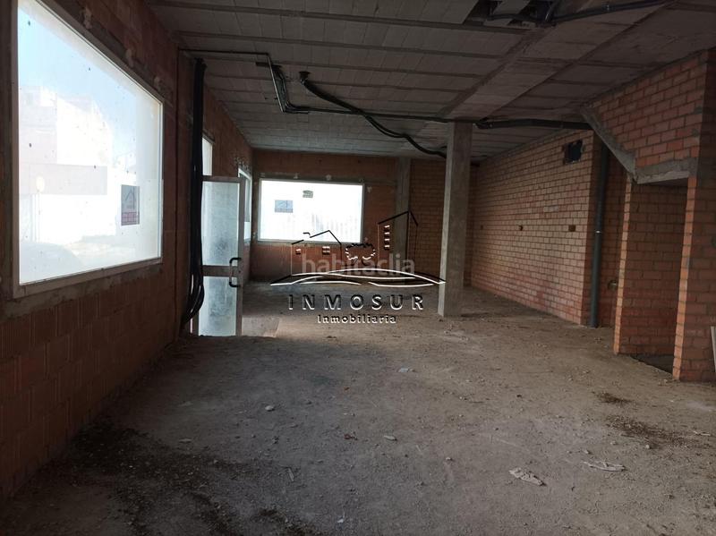 Foto 2b13a7f1-25c3-4ff9-b2a5-af6b7b56aeb1. Local comercial  en zona los polares. cuenta con una superficie construida de 218 m2. dispone de un sótano de 121 m2. y una planta en Lucena