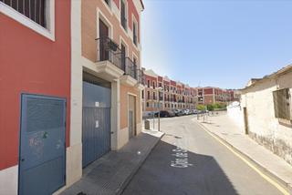 Parking coche en Las Tinajerías - Juderías. Parking en zona juego de pelota. plaza de aparcamiento amplia y