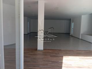Lloguer Local Comercial a San Francisco. Local comercial en zona llano de las tinajerías. cuenta con una