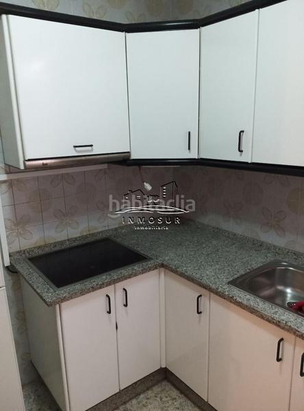 Foto 3e99291b-9227-4a1e-b59f-a5bdb1a643e3. Piso  en zona santiago. cuenta con recibidor, amplio salóncomedor con dos balcones a la calle, cocina con despensa, lavadero, aseo, en Lucena