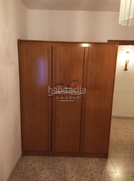 Foto 760078a0-4ac0-4324-b6a1-d455ef8dd74d. Piso  en zona santiago. cuenta con recibidor, amplio salóncomedor con dos balcones a la calle, cocina con despensa, lavadero, aseo, en Lucena
