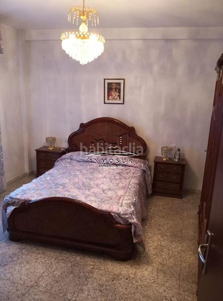 Foto 7e628c7d-0696-4c1a-b6fa-0ca4b8c57e25. Piso  en zona santiago. cuenta con recibidor, amplio salóncomedor con dos balcones a la calle, cocina con despensa, lavadero, aseo, en Lucena