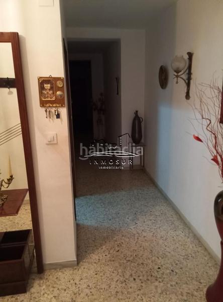 Foto 90b3945f-6f3a-47c1-aa01-cc9ceb76f80b. Piso  en zona santiago. cuenta con recibidor, amplio salóncomedor con dos balcones a la calle, cocina con despensa, lavadero, aseo, en Lucena