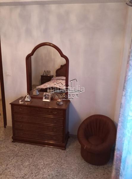 Foto a76346ef-6099-4f81-815d-718273e2c521. Piso  en zona santiago. cuenta con recibidor, amplio salóncomedor con dos balcones a la calle, cocina con despensa, lavadero, aseo, en Lucena