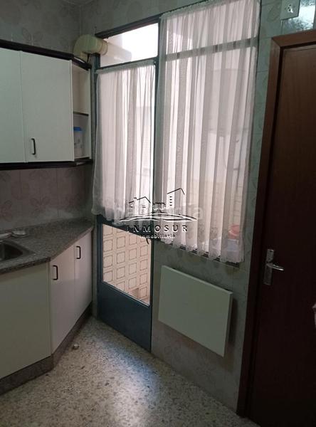 Foto c19f5e22-6ec3-4e8d-ab98-ab9125e980ac. Piso  en zona santiago. cuenta con recibidor, amplio salóncomedor con dos balcones a la calle, cocina con despensa, lavadero, aseo, en Lucena