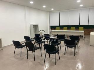 Miete Büro in Navas del Selpillar. Oficina en zona polígono industrial pilar de la dehesa. cuenta c
