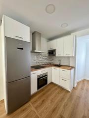 Appartement à San Francisco. Piso en zona calle san francisco. cuenta con recibidor, salóncom