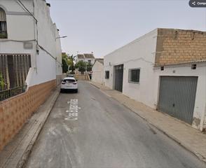 Parking coche en Jardín Lucena. Garaje cubierto en zona jardín lucena. cuenta con una superficie