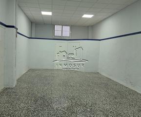 Lloguer Nau industrial a Poleares. Nave en zona plaza del mercado. cuenta con una superficie de 62