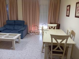 Piso en Las Tinajerías - Juderías. Piso céntrico con recibidor, salóncomedor, cocina amueblada y eq