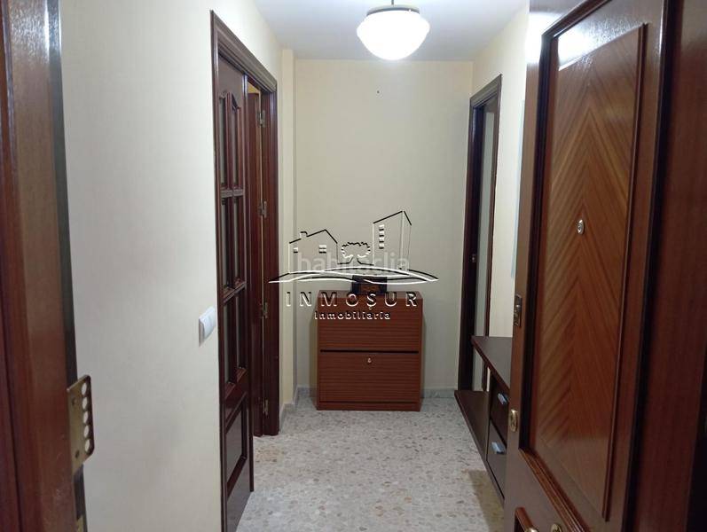 Foto 3c953a63-2dd7-469e-82aa-8b1977faf7da. Piso  céntrico con recibidor, salóncomedor, cocina amueblada y equipada con electrodomésticos, cuarto de baño, aseo, tres dormitori en Lucena