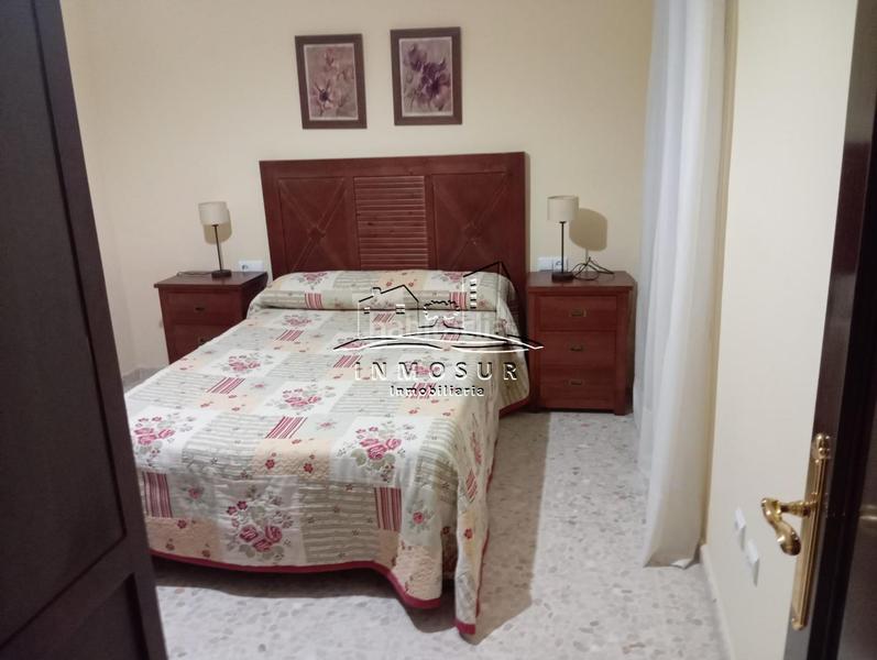 Foto 6970d1fd-9542-44b2-bfbf-f3465015dd63. Piso  céntrico con recibidor, salóncomedor, cocina amueblada y equipada con electrodomésticos, cuarto de baño, aseo, tres dormitori en Lucena