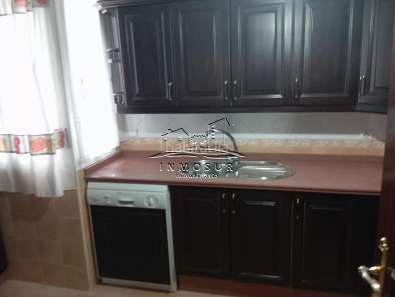 Foto 9fc511de-154e-4599-b3fa-02aceb5bb3ed. Piso  céntrico con recibidor, salóncomedor, cocina amueblada y equipada con electrodomésticos, cuarto de baño, aseo, tres dormitori en Lucena