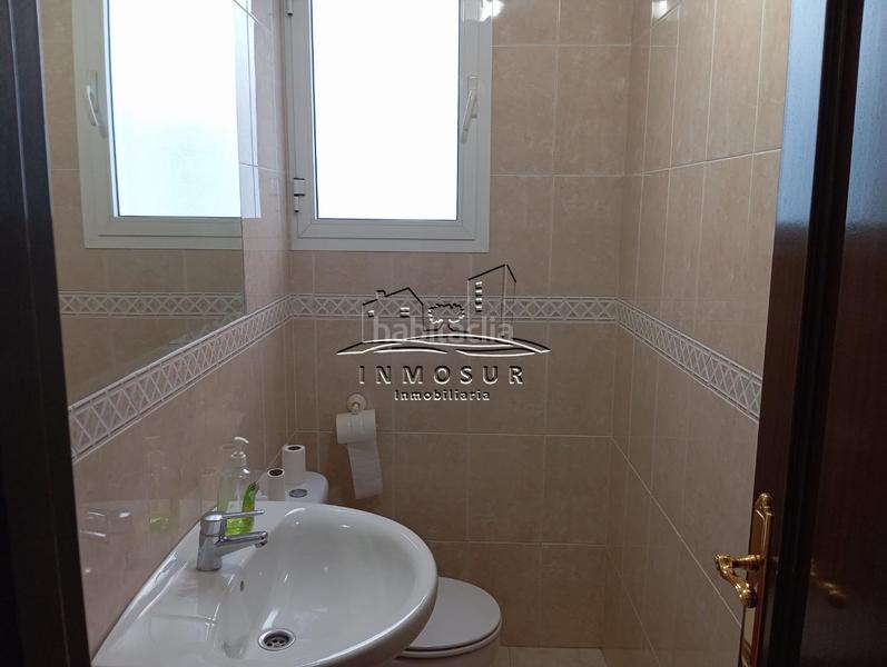 Foto c9272ce6-e284-4e27-8cb1-fb6402988d60. Piso  céntrico con recibidor, salóncomedor, cocina amueblada y equipada con electrodomésticos, cuarto de baño, aseo, tres dormitori en Lucena