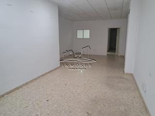 Lloguer Nau industrial a Centro. Local comercial en zona hoya del molino. cuenta con una superfic