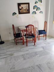 Pis a Centro. Piso en zona calle alhama. cuenta con recibidor, salóncomedor, c
