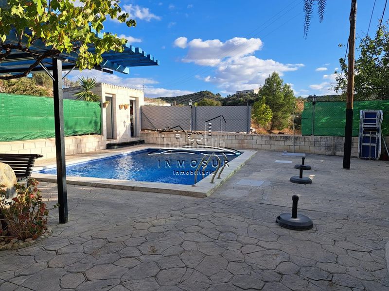 Foto 37df5927-6145-4a46-983a-adbef5852b37. Casa amb piscina a Centro Lucena