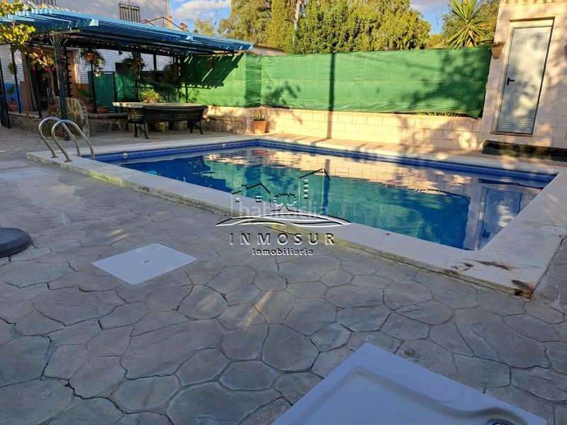 Foto bee3795d-26c9-4e54-af54-1751d3e51c50. Casa amb piscina a Centro Lucena