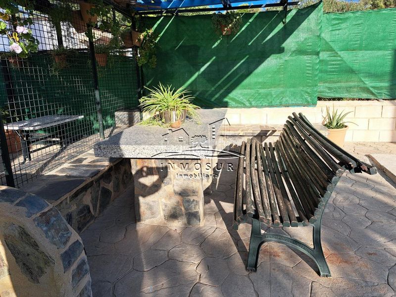 Foto c1e439d1-86f1-4fd0-a1a6-a1dd6a942c47. Casa amb piscina a Centro Lucena