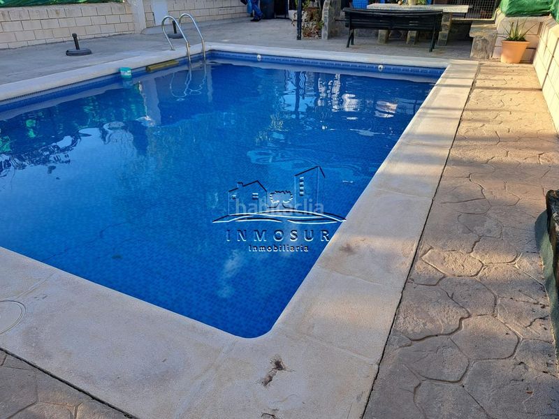 Foto d36def86-5a4a-45df-bb08-07d0be13e80c. Casa amb piscina a Centro Lucena