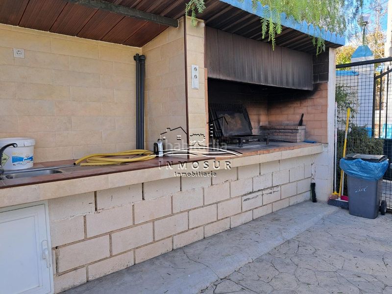 Foto dfd53fb9-609a-4933-a2f4-932c5bcbdeb8. Casa amb piscina a Centro Lucena