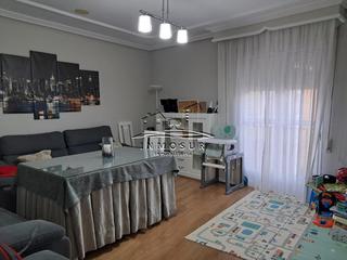 Etagenwohnung in Las Tinajerías - Juderías. Piso en zona centro. cuenta con recibidor, un amplio salóncomedo