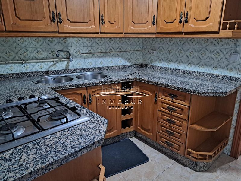 Foto a64d3b82-ccd1-4d0e-a455-3f0078a988ae. Casa adossada a San Francisco Lucena