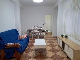 Pis a Centro. Piso en zona calle catalina marín. cuenta con recibidor, salónco