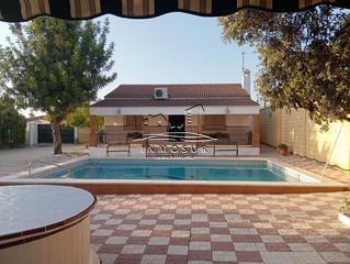 Maison à El Carmen - La Barrera. Chalet en zona poleares. cuenta con una parcela con superficie d