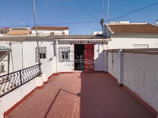 Maison jumelée à San Francisco. Casa en zona calle mediabarba. la vivienda cuenta con una superf