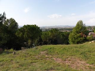 Terrain rsidentiel dans Sant Fruits de Bages. Asfaltado, edificable y servicio