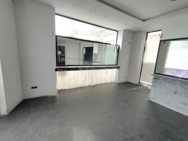 Foto 7cb80a51-1dd4-4d86-9040-69792bea171c. Lloguer local comercial a El Pedró Cornellà de Llobregat