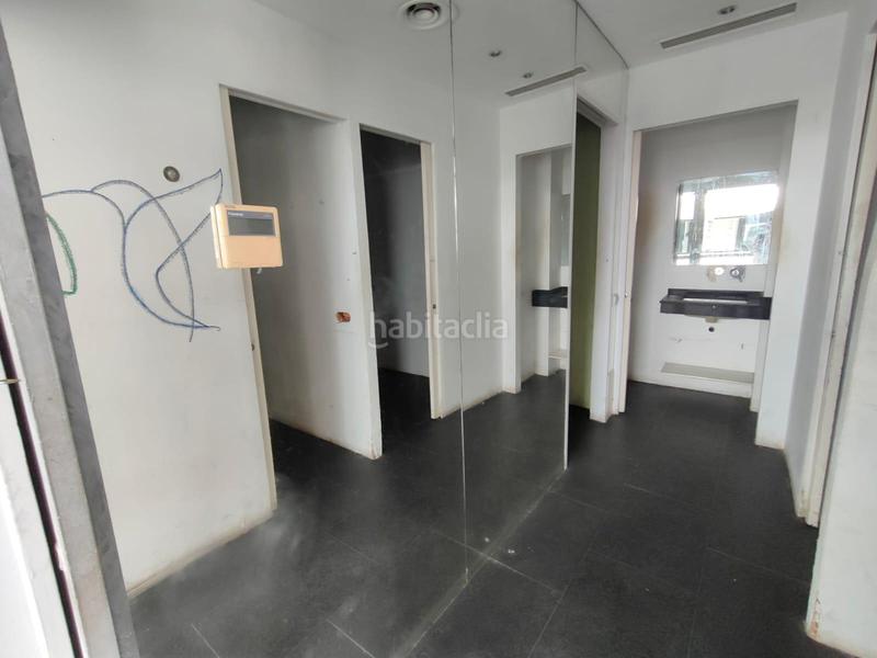 Foto 885654aa-0dda-48f9-b5fe-822f9acf871f. Rent business premise in El Pedró Cornellà de Llobregat