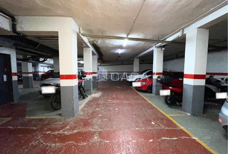 Foto c77b2f07-a0cf-4922-a0c4-9703e23edb99. Parking coche en La Salut Badalona