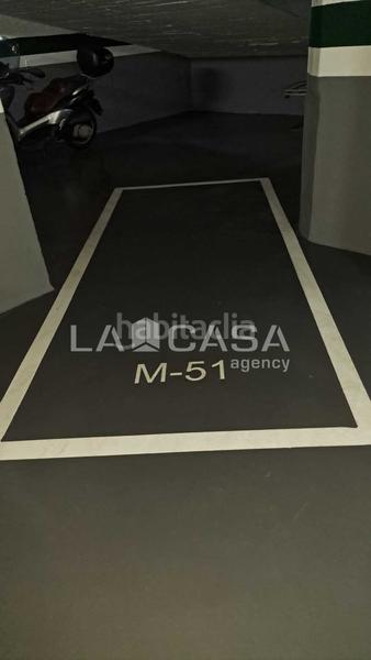 Foto fe3cc549-273e-4b9e-aab9-170130b1d817. Aparcament cotxe a El Camp d´en Grassot i Gràcia Nova Barcelona